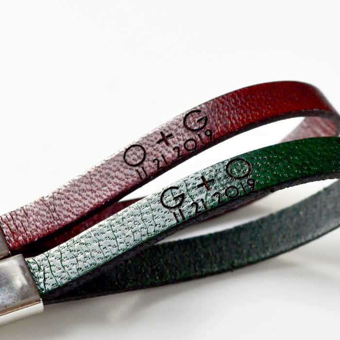 Commemorate a wedding with our leather loop clip key chains. Great for wedding parties, groomsman, bridesmaids