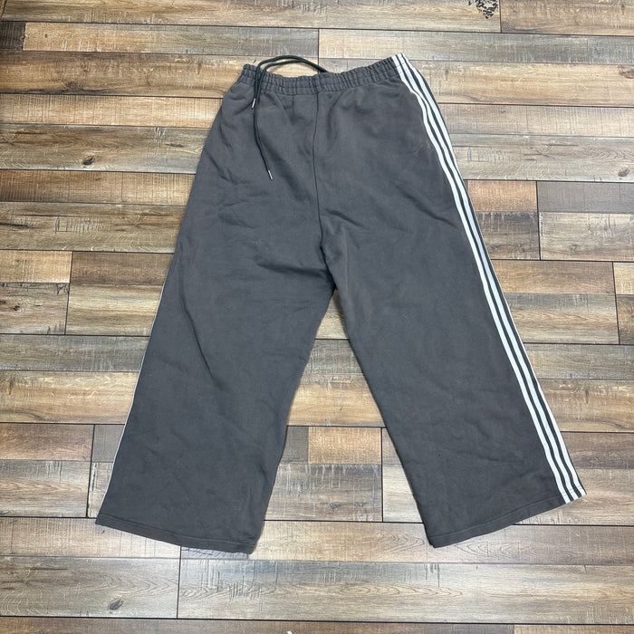 HMDD Pear Tech Sweats