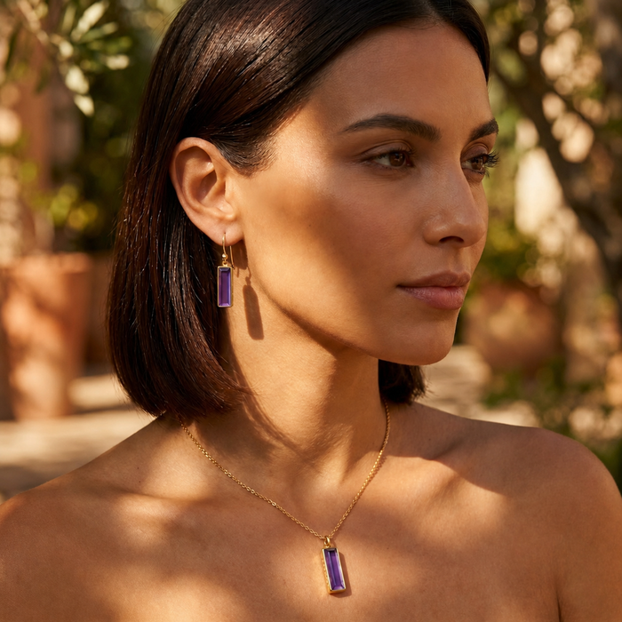 Model wearing matching purple amethyst bar necklace and earrings in gold.