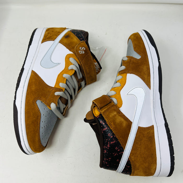 Nike SB Dunk Mid Fender Bass