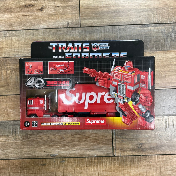 Supreme Transformers G1 Optimus Prime Figure